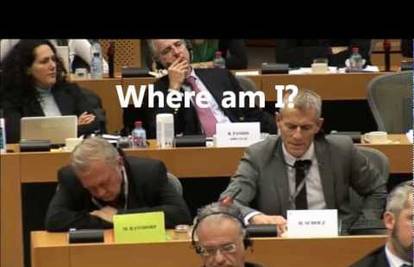 Pssst, europarlamentarci rade: Ovaj spava, uzima lovu i tuče!