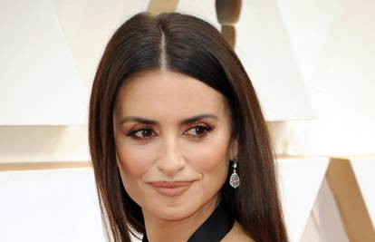 Top rituali Penelope Cruz: Suhe četke za tijelo i roler za lice za uklanjanje toksina i manje bora