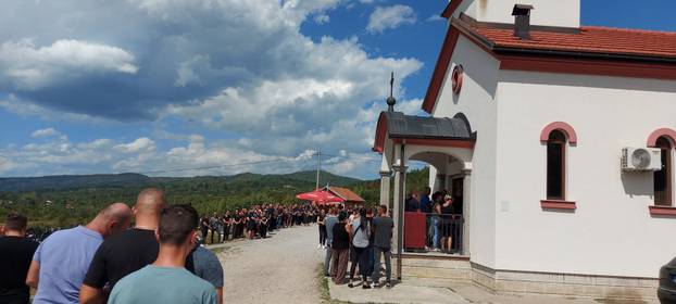 FOTO TUGA U KOTOR VAROŠU Pokopali Draganu (34) koja je poginula u buktinji kod Omiša