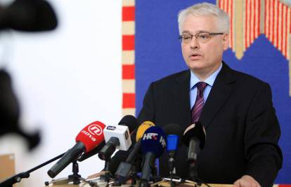 Josipović na optužbe Češeka: Na takvu bijedu se ne osvrćem