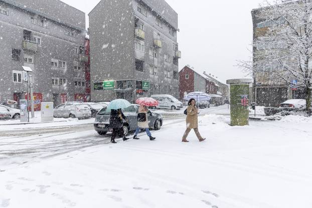 Snijeg zabijelio Gospić