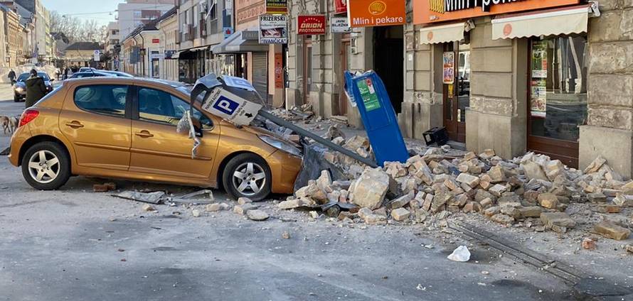 Uživo iz Petrinje: Poginulo je 7 ljudi, grad je u ruševinama...