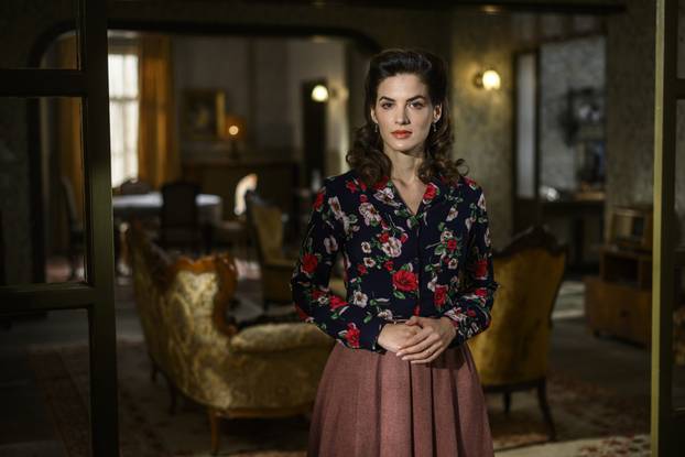 Zagreb, 07.10.2025 - Glumci RTL serije Divlje pcele poziraju na setu u studiju Jadran filma