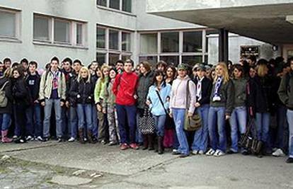 Učenici  iz Vukovara opet prosvjeduju zbog prijevoza