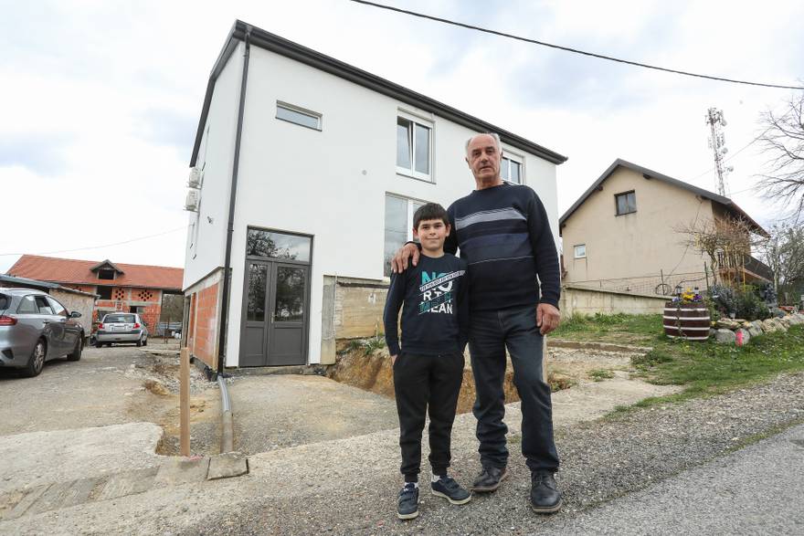 Stjepan i Bo&zcaron;ica Prašnjak, sa svojih dvanaestero djece, ovaj &cacute;e Uskrs proslaviti u novoj ku&cacute;i