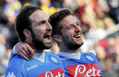 Napoli ispratio Frosinone s pet komada i preuzeo vrh Serie A
