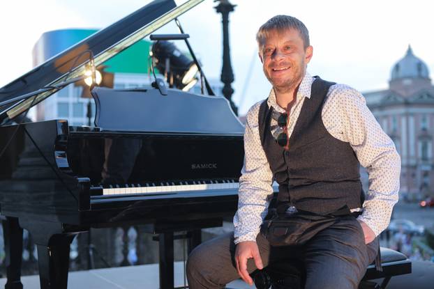 Zagreb: Na pozornici ispred HNK održana večer "Arsenal ljetne noći"