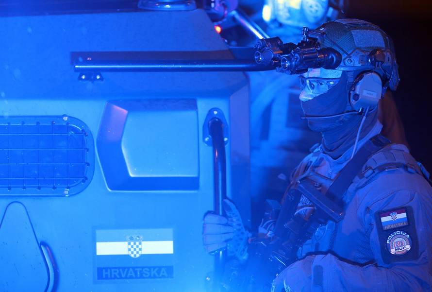 Generalna proba svečanog vojnog mimohoda u večernjim satima privukla zanimanje zagrepčana