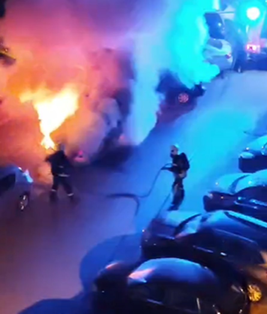 EKSKLUZIVNA SNIMKA Ovako je gorio auto zamjenice županijske državne odvjetnice u  Sl. Brodu!!