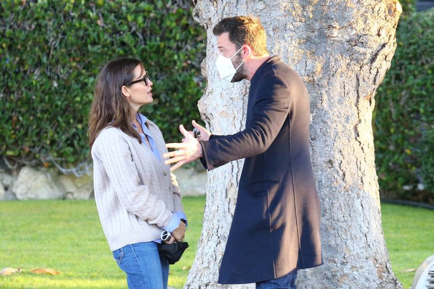 Ben Affleck and Jennifer Garner meet for a parent meeting at their kid's school