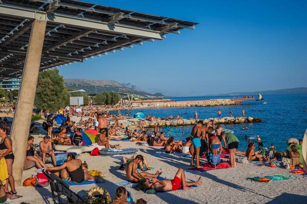 Split: Ljetni ugođaj na novouređenoj plaži Žnjan