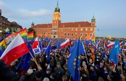 Poljska: Prosvjed zbog zakona o pobačaju i smrti žene u bolnici