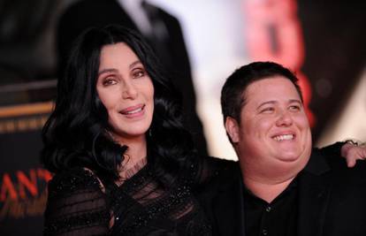Cher plaća sinu Chazu milijune da izgubi kile: Previše je debeo