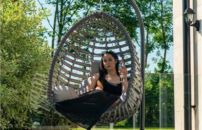 Bolje da ljulja nego da žulja: Viseća 'egg' fotelja najtraženiji je komad, izdvojili smo najbolje