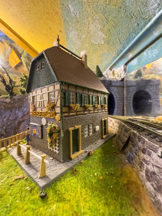 Oživio željeznicu koja je povezivala Konavle s Bečom: Pero je bajkovitu maketu gradio 12 godina