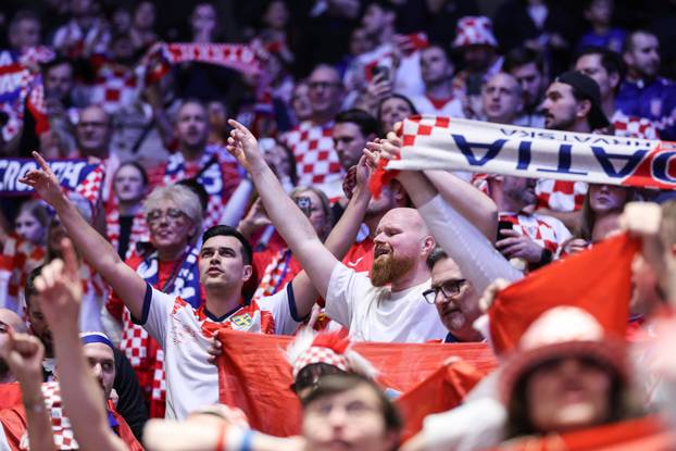 Malmo: Navijači na tribinama prije utakmice Hrvatske protiv Slovenije u drugom krugu EHF Europskog prvenstva