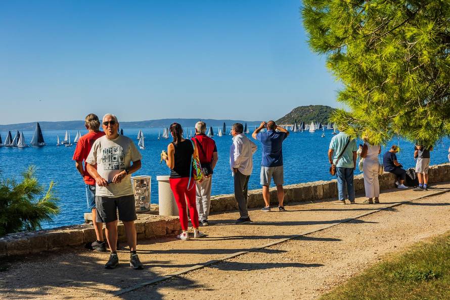 Split:  Pogled sa Sustipana na start Mrduljske Regate