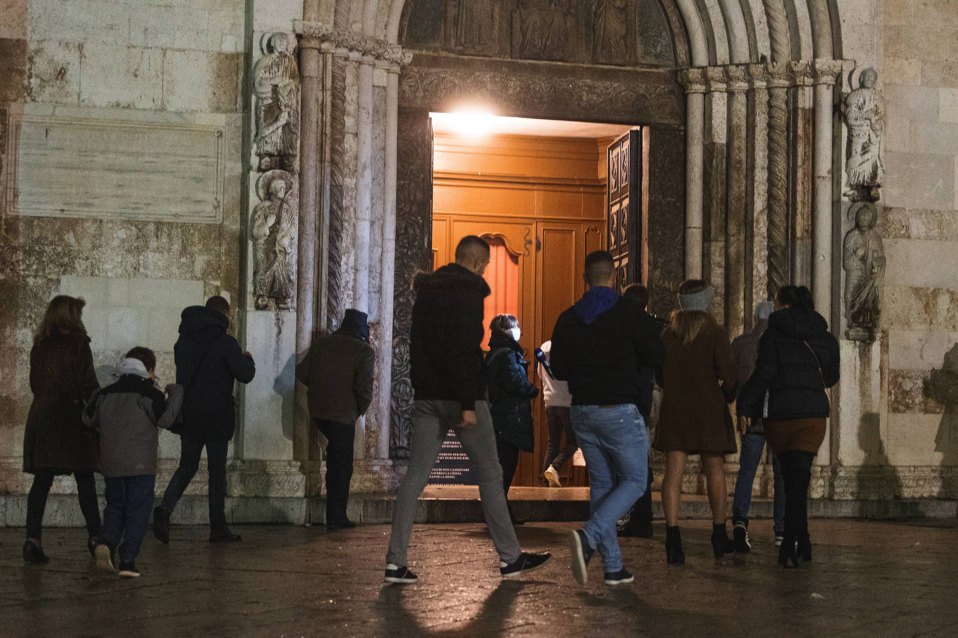 Zadar:  Misu polnoćku u katedrali sv. Stošije predvodio zadarski nadbiskup Želimir Puljić