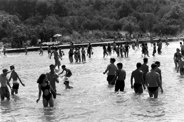 Zadar: Tradicionalna Picnic biciklijada Sabuša okupila velik broj biciklista, 20.6.1994.
