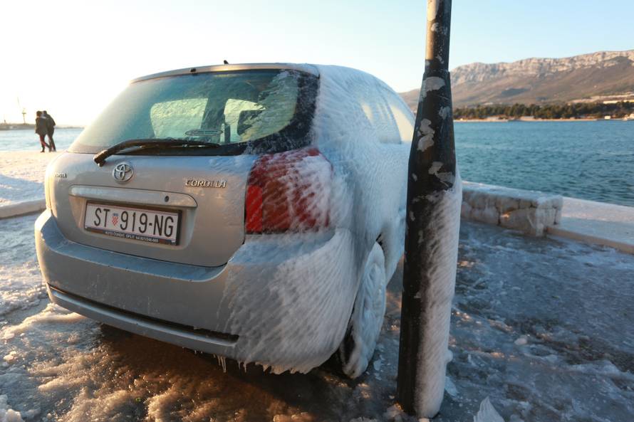 Vranjic: Vlasnik automobila bit ?e iznena?en kada vidi svoj automobil potpuno okovan ledom