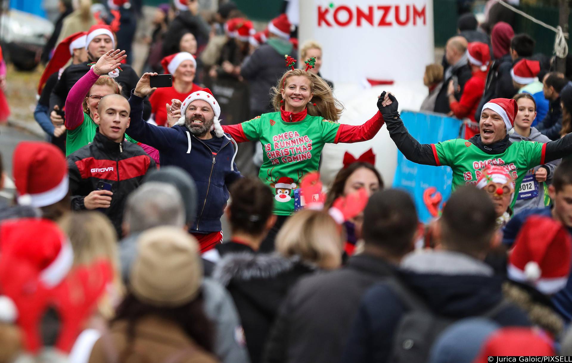 U Zagrebu je održana humanitarna i kostimirana utrka Zagreb Advent Run