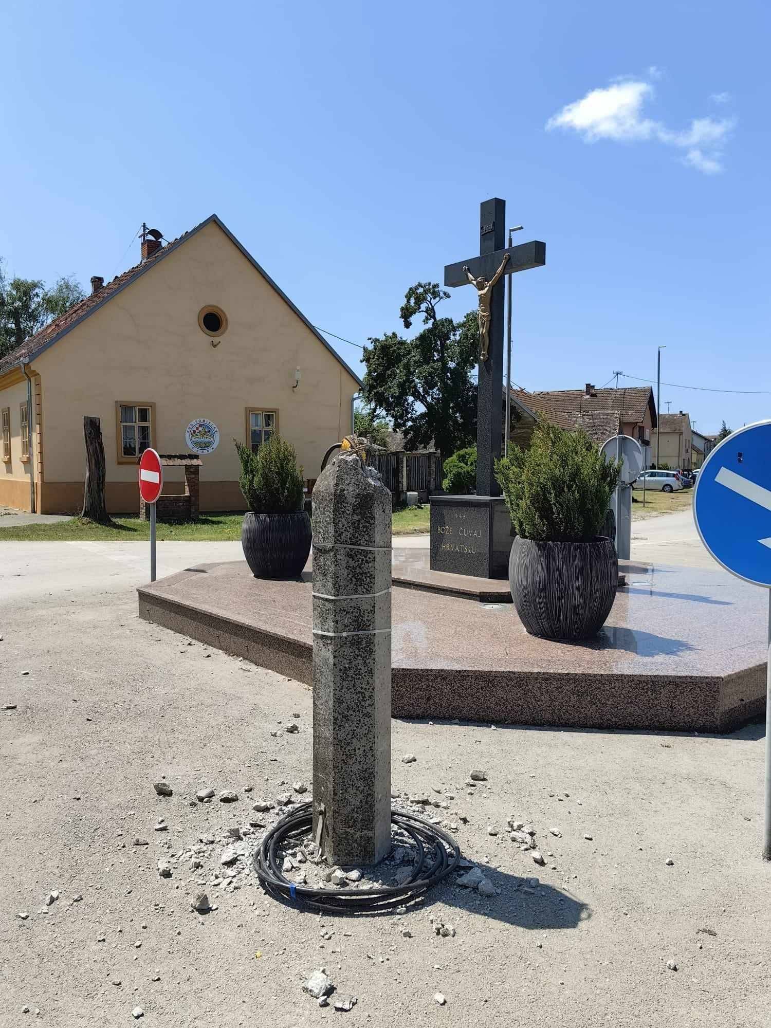 FOTO: Cerna je razorena u oluji, stradala nam je škola, a već četiri dana nemamo ni struje!