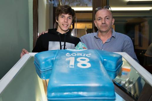 'Da, to su moji potpisi, ali nisam taj ugovor nikad vidio. Nisam glup da dam 50% od transfera'