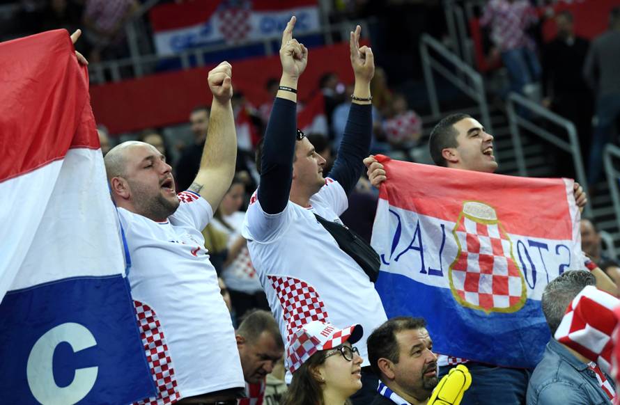 Ona je bila u svom điru: Curo, naši su Kauboji, ne Indijanci...