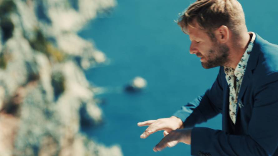 Pijanist uplovio s klavirom u more: 'Za sve velike stvari  u životu moraš pomalo biti i lud'