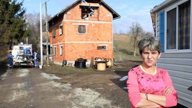 Glina: Obitelj Drajić ima donatora za novu kuću no administracija koči obnovu