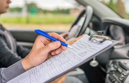 Djevojka (17) pala na vozačkom ispitu bez da je uopće upalila auto: 'Cijela situacija je suluda!'