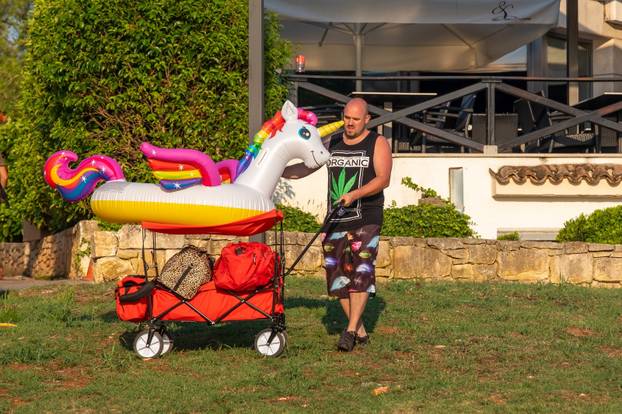 Pula: Svakodnevna atmosfera na gradskim plažama