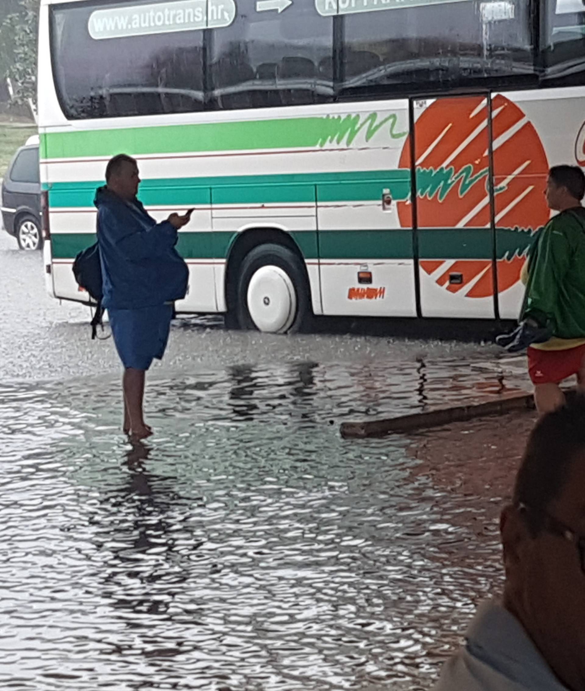 Nevrijeme pogodilo Istru: Ceste pod vodom, poplavljeni prostori