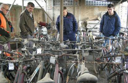 Javna rasprodaja: Na prodaju je ponuđeno stotinjak bicikla