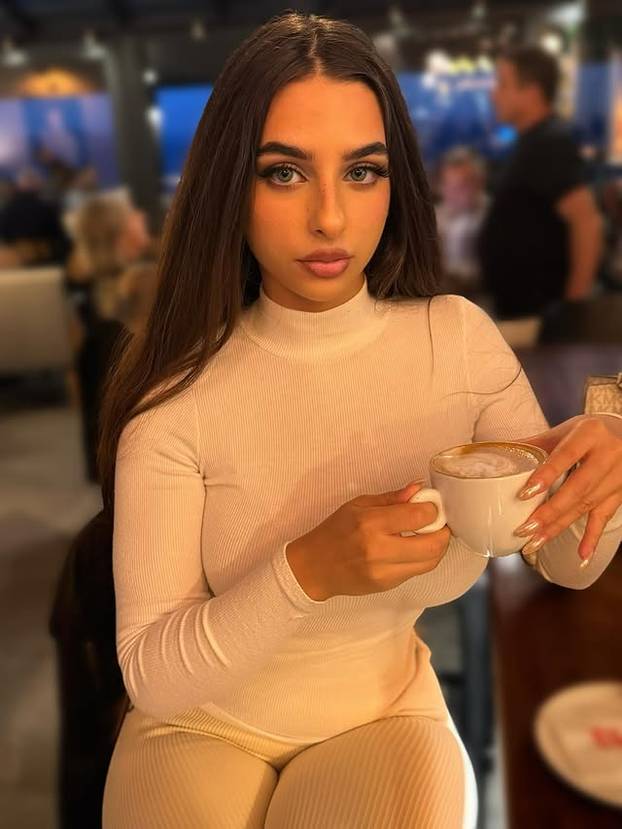 FOTO Gasi internet! Zovu je grčka boginja, a kad vidite njezine fotke saznat ćete i zašto