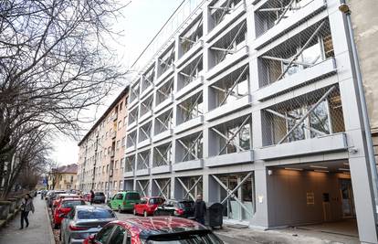 Zabrinjavajuće? Zagrebački faks moli studente da dođu na upise, ali - bez roditelja! 'Odrasli su'