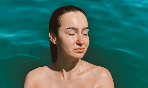 Danas se udaje Thompsonova nećakinja, a evo kako je provela zadnje 'djevojačko' ljeto...