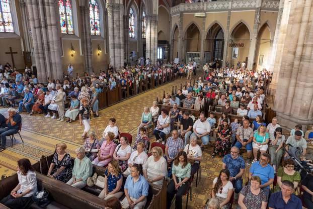 Osijek: Misno slavlje na svetkovinu Tijelova u osječkoj konkatedrali sv. Petra i Pavla