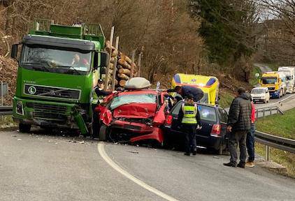 Uznemirujući prizor: U teškoj prometnoj na D6 dvoje mrtvih