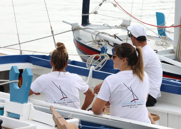 FOTO Čuvari stoljetne tradicije: Drveni brodovi utrkivali se na 'Regati za dušu i tilo' u Betini