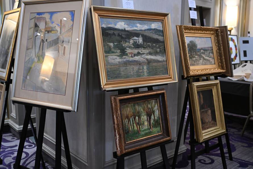 Zagreb: U Hotelu Sheraton izložena su razna umjetnička djela uoči Zimske aukcije aukcijske kuće Artmark Croatia