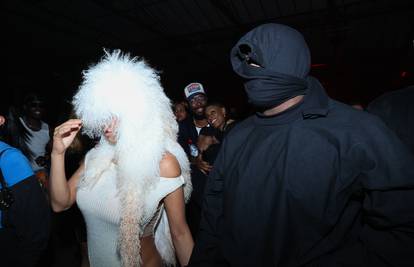 Kanye West i Bianca ne prestaju šokirati: On se zamaskirao, a ona stigla na reviju gologuza