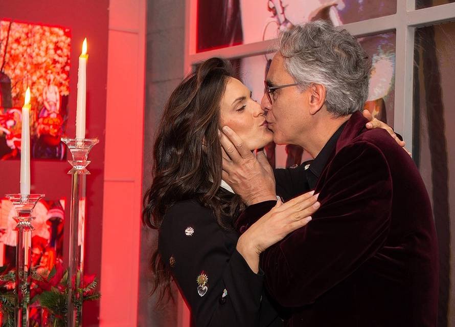 Bocelli, gdje je žena? U ručniku šeta s misterioznom djevojkom