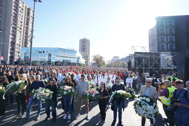 Novi Sad utihnuo na 16 minuta za sve poginule u nesreći u padu nadstrešnice