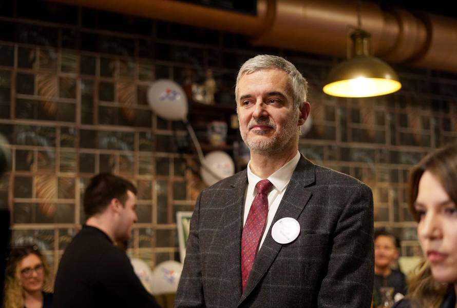 Zagreb: Nino Raspudić dao izjavu za medije u izbornom stožeru Marije Selak Raspudić