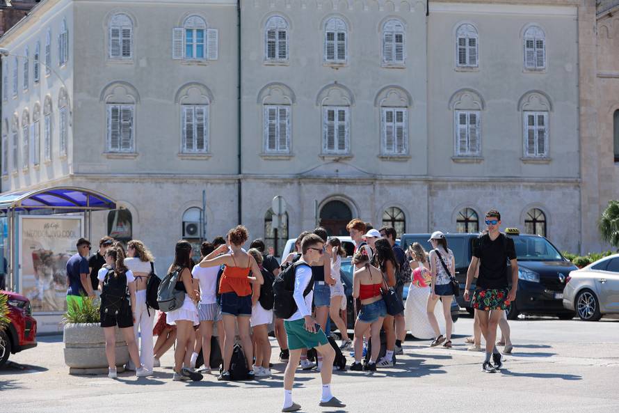 Split: Brojni mladi u centru uoči početka festivala Ultra