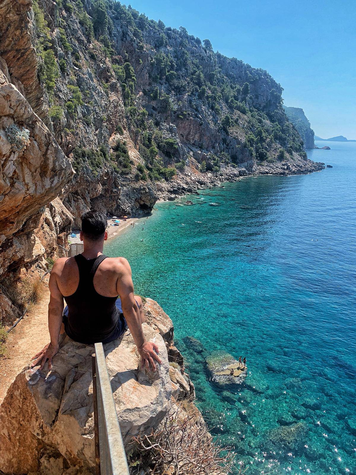 Pjevao u 'Zvijezdama', a sad na plaži pokazuje isklesano tijelo