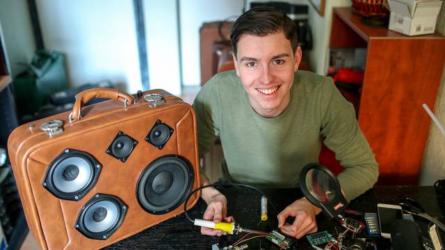 Dimitri stare kofere pretvara u unikatne prijenosne zvučnike