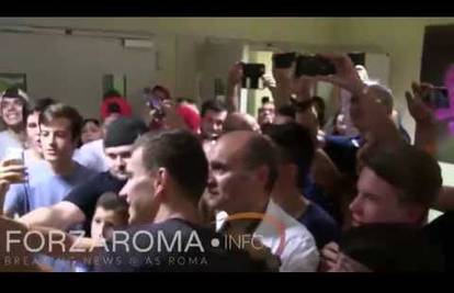 Tisuće navijača klicale Edinu Džeki u Rimu: Uskoro potpis