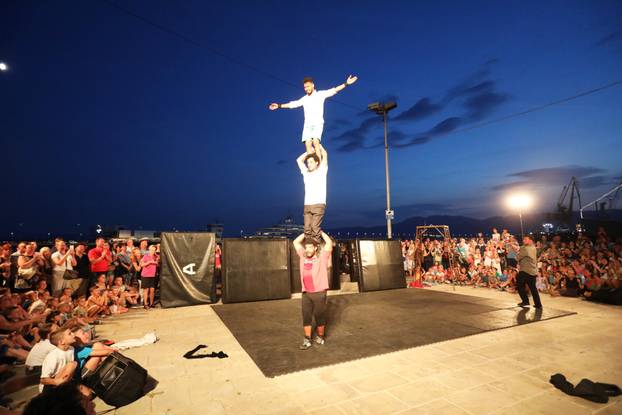 Rijeka: Nastup Urbanog cirkusa iz Maroka na Gatu Karoline Riječke